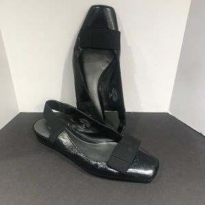 Liz Claiborne Catherine Black Slingback Shoe, Size 8 Black Accent Bow on Toe
